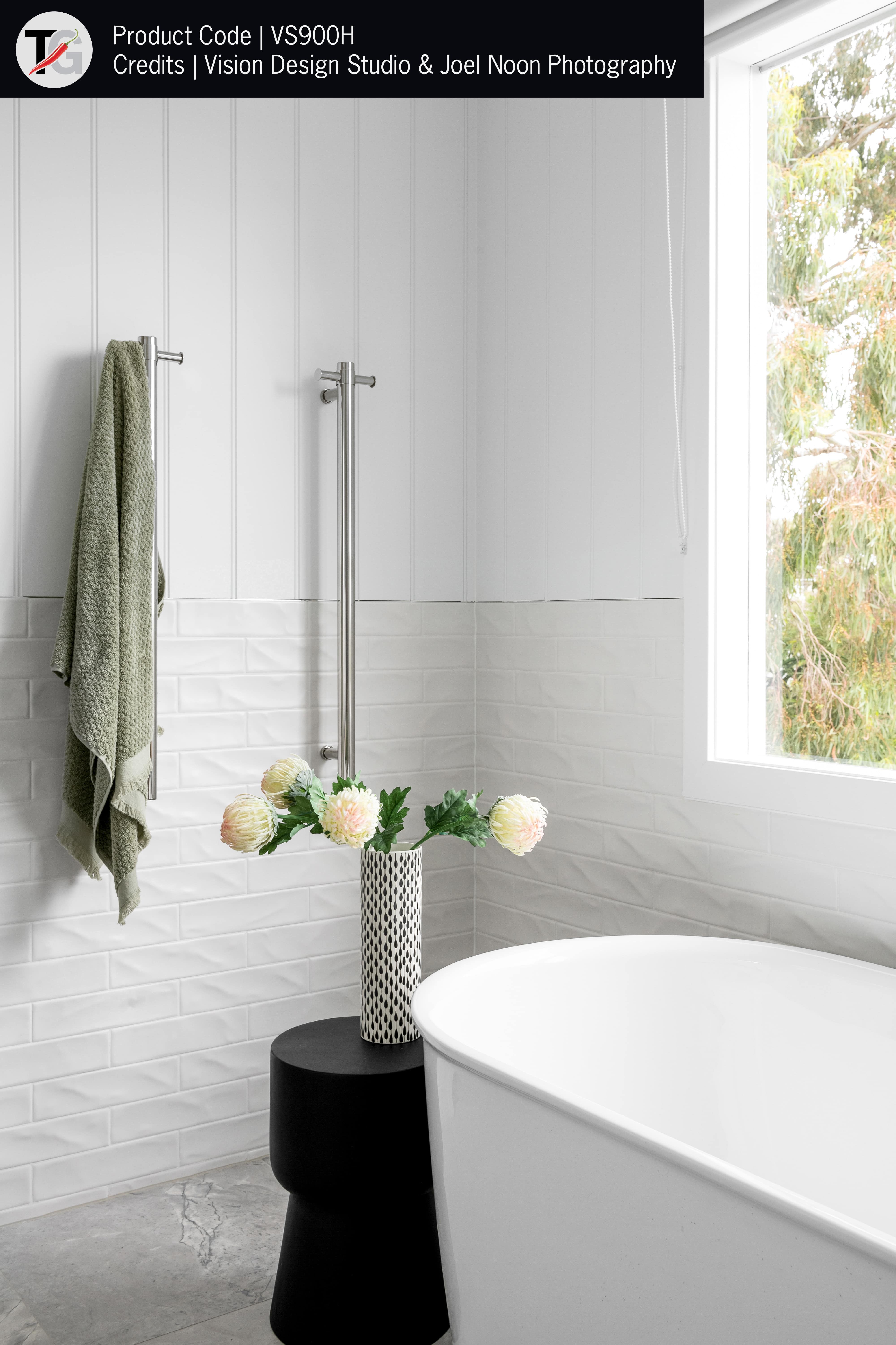 Thermorail Straight/Round 12Volt Vertical Bar 900x142x100mm 22Watts With Optional Hook