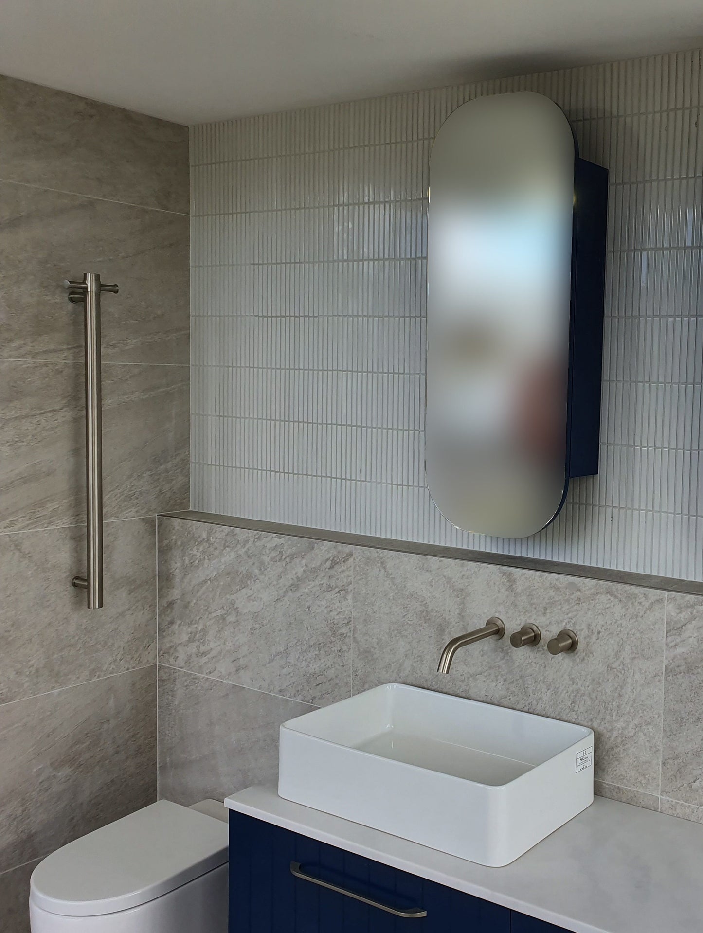 Thermorail Straight/Round 12Volt Vertical Bar 900x142x100mm 22Watts With Optional Hook - Brushed Nickel