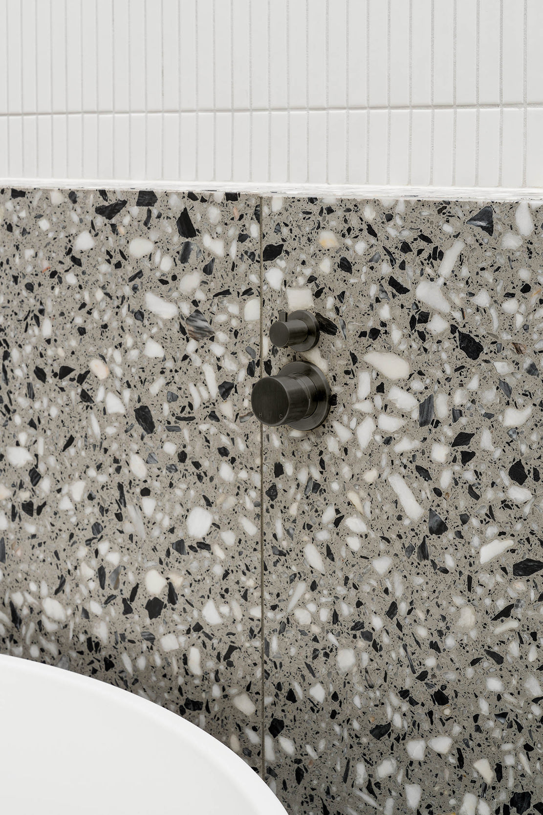 Round Pinless Diverter Mixer - Shadow