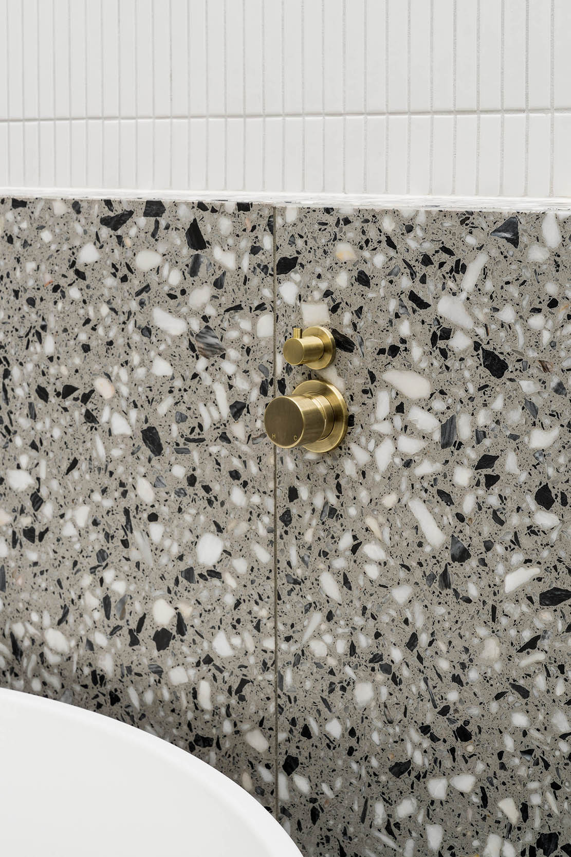 Round Pinless Diverter Mixer - PVD Tiger Bronze