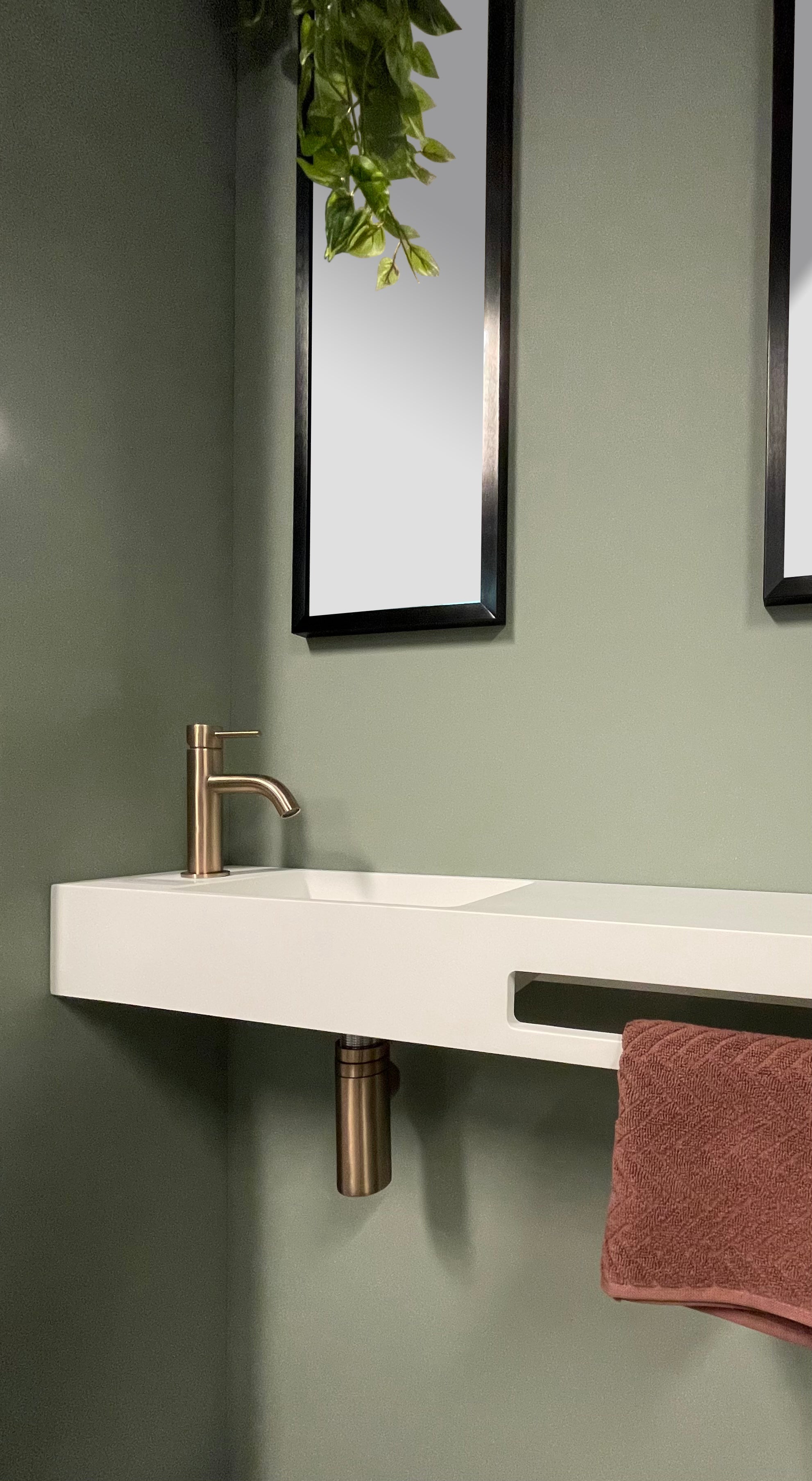 Round Bottle Trap for 32mm basin waste and 40mm outlet - Champagne