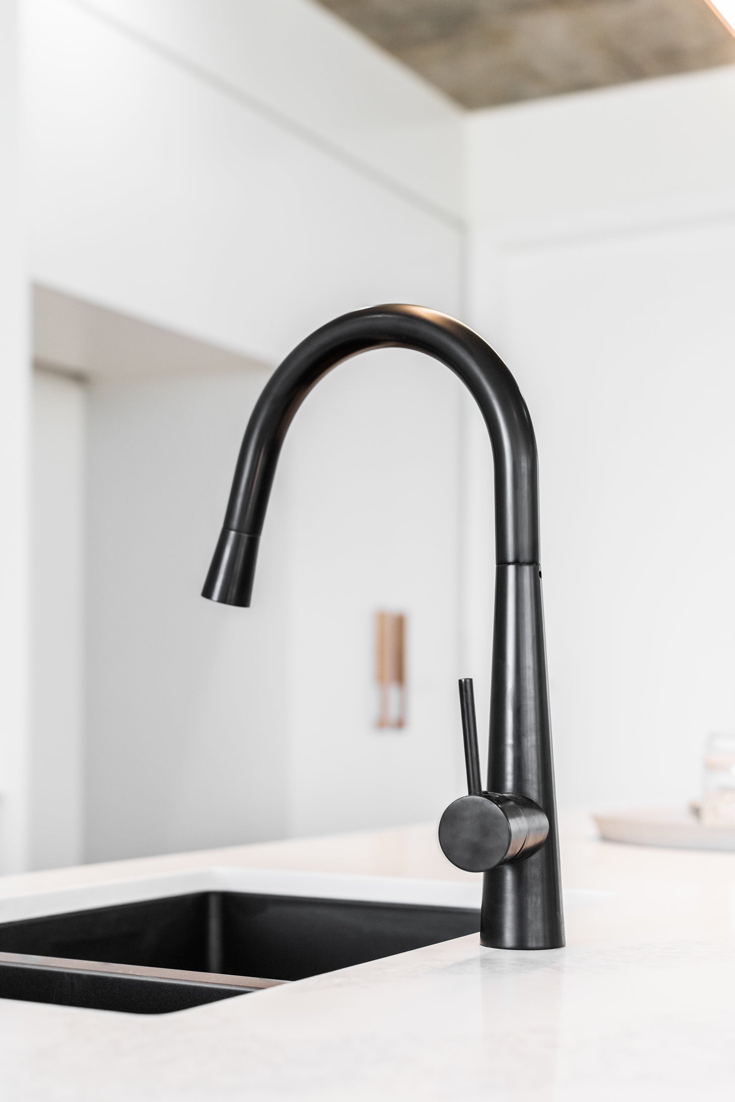 Round Pull Out Kitchen Mixer Tap - Matte Black