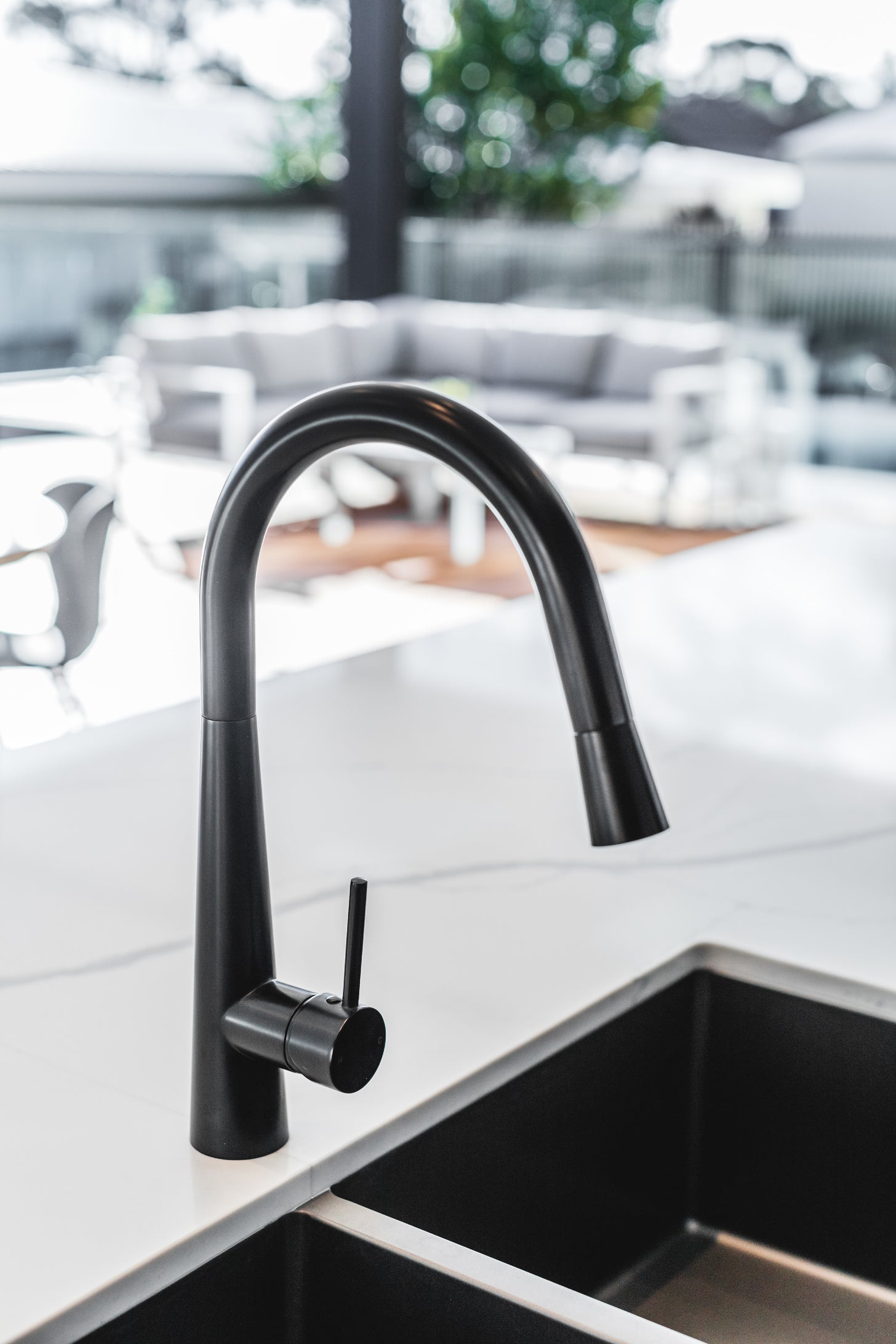 Round Pull Out Kitchen Mixer Tap - Matte Black