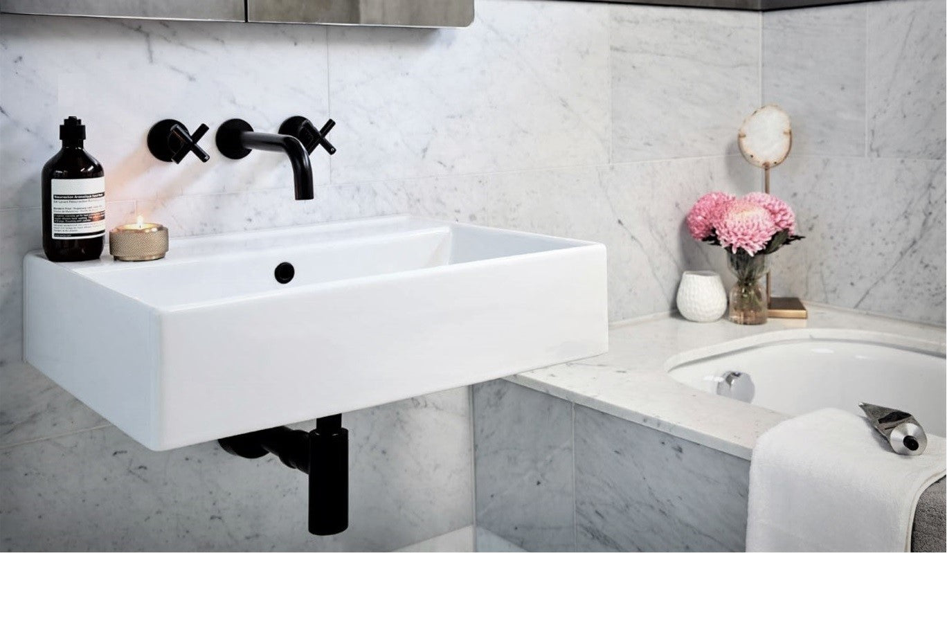 Round Bottle Trap for 32mm basin waste and 40mm outlet - Matte Black