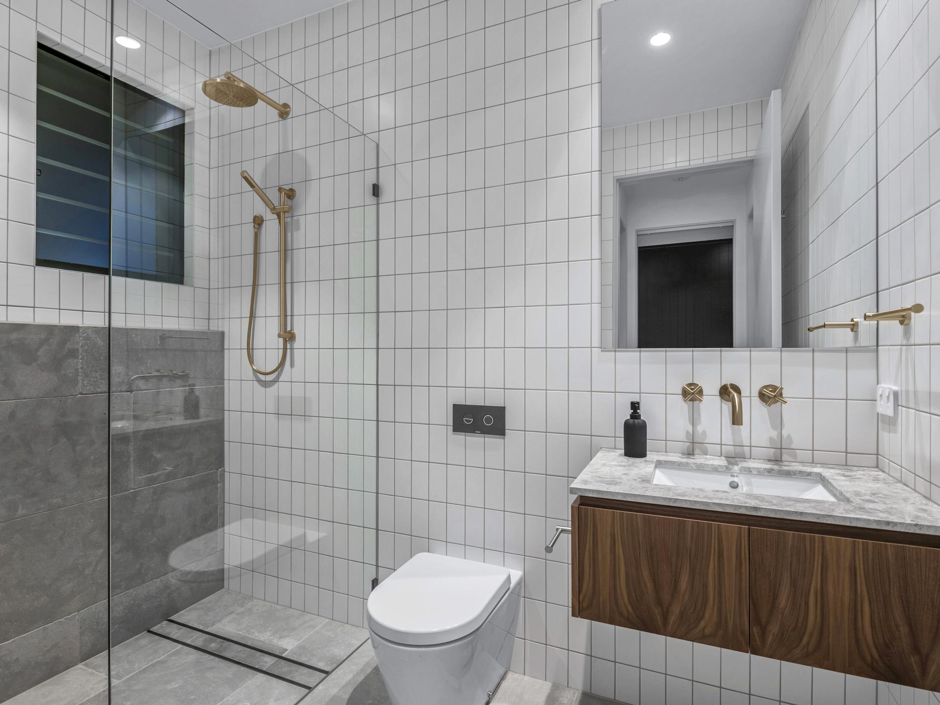 Round Shower Rose 200mm - PVD Tiger Bronze