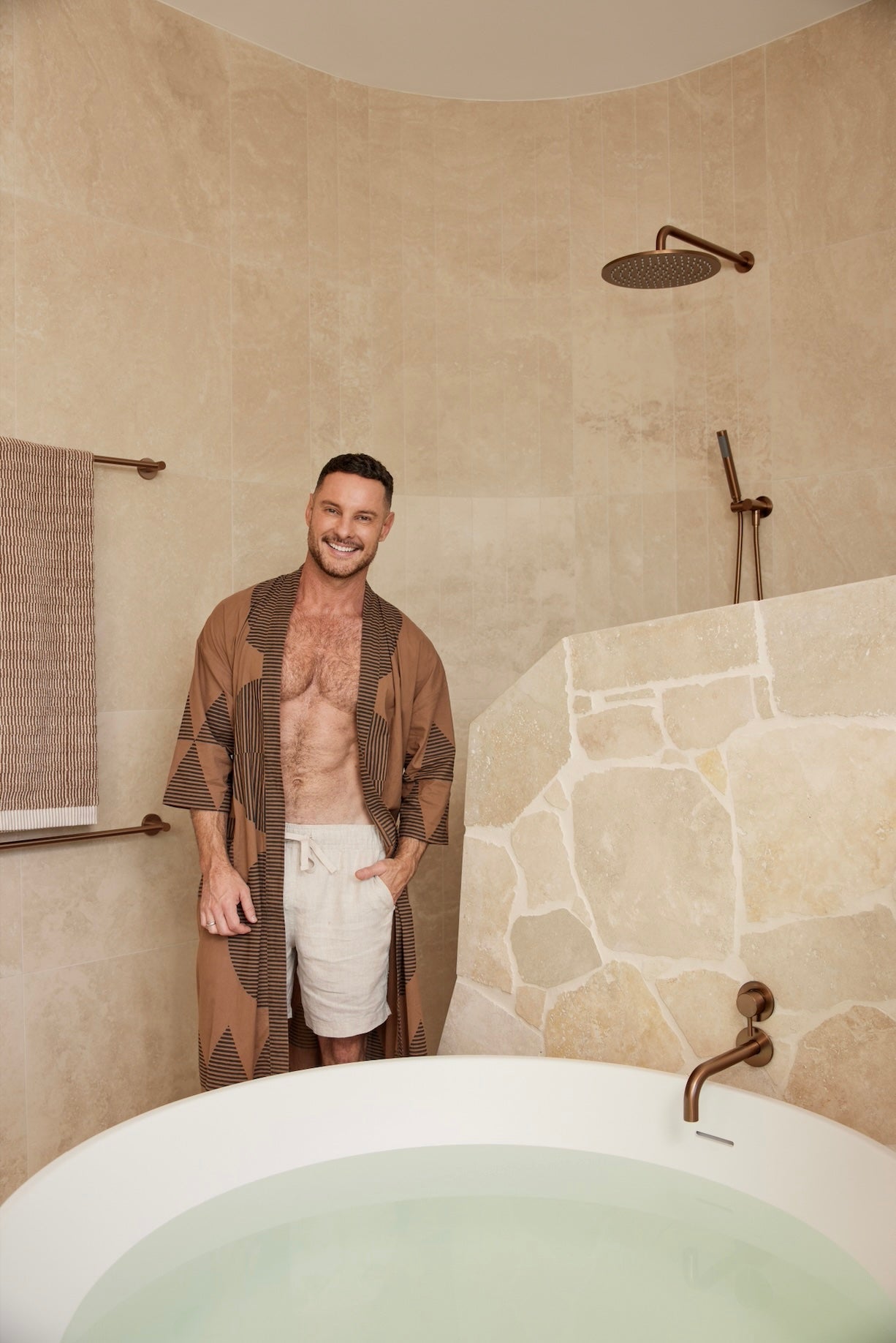 Round Single Towel Rail 600mm - Lustre Bronze