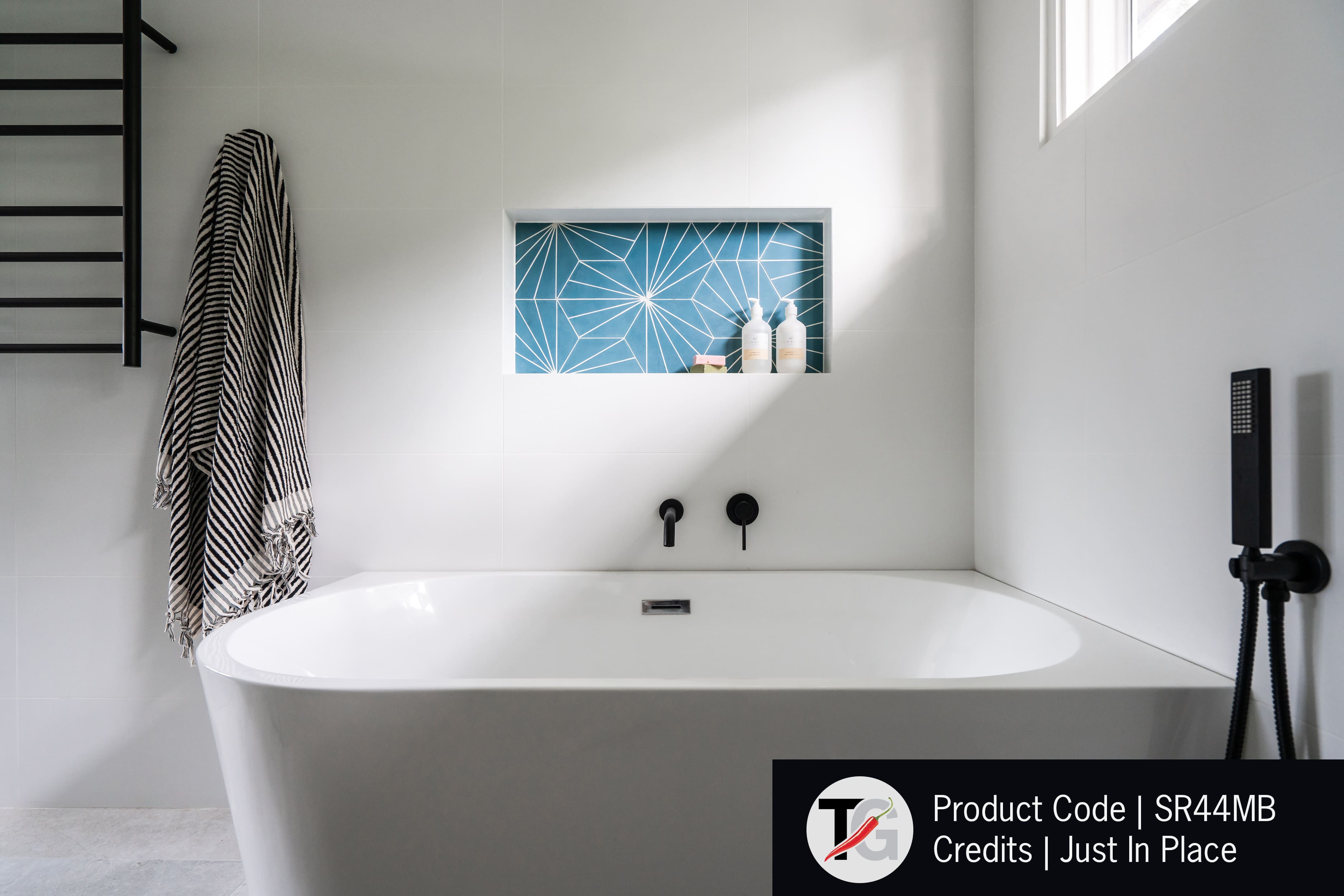 Thermorail Straight/Round 600x800x122mm 100Watts 7 Bars - Matt Black