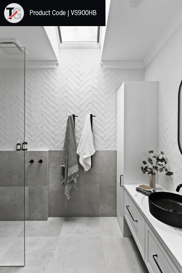 Thermorail Straight/Round 12Volt Vertical Bar 900x142x100mm 28Watts With Optional Hook - Matt Black