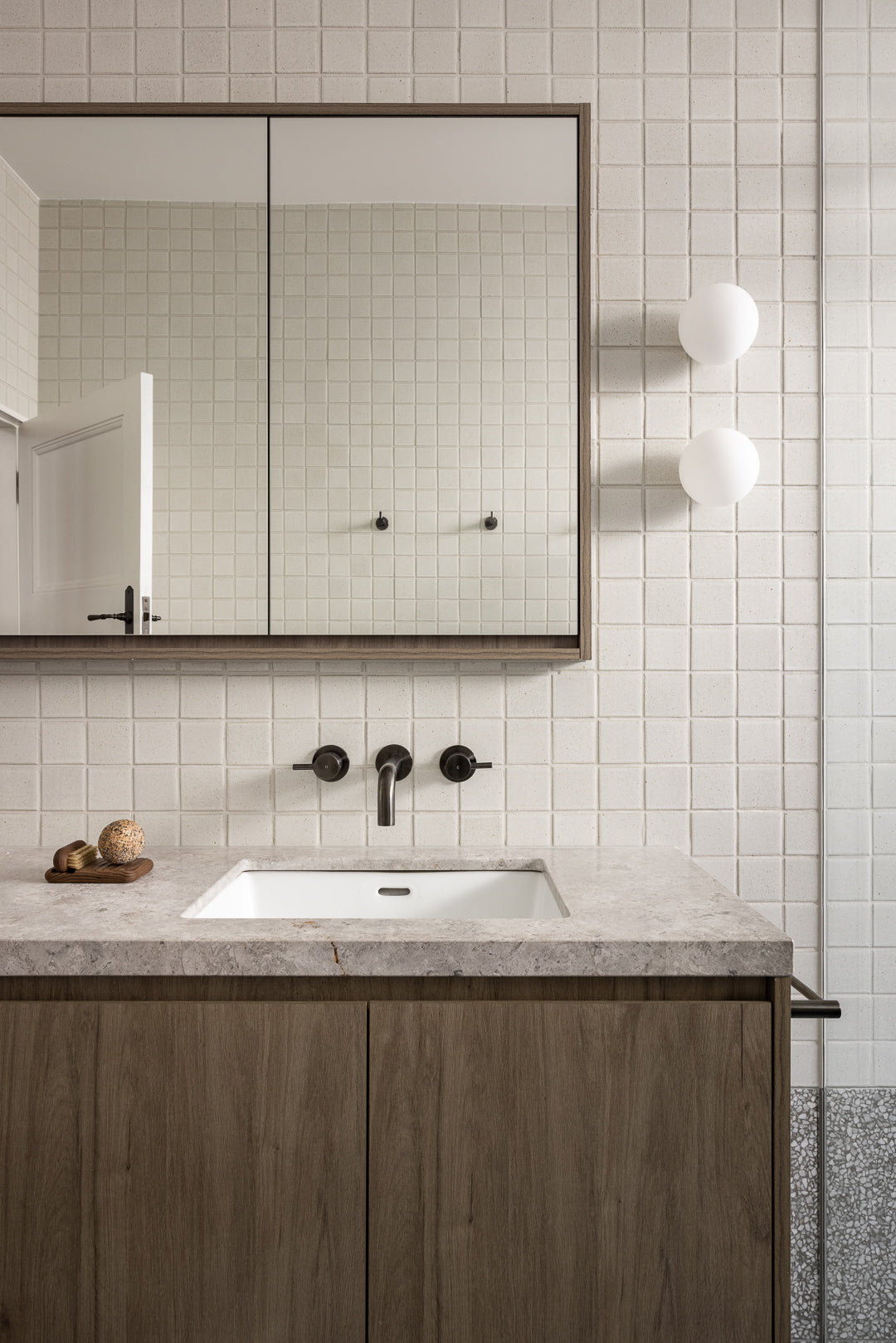 Round Quarter Turn Wall Top Assemblies - Shadow