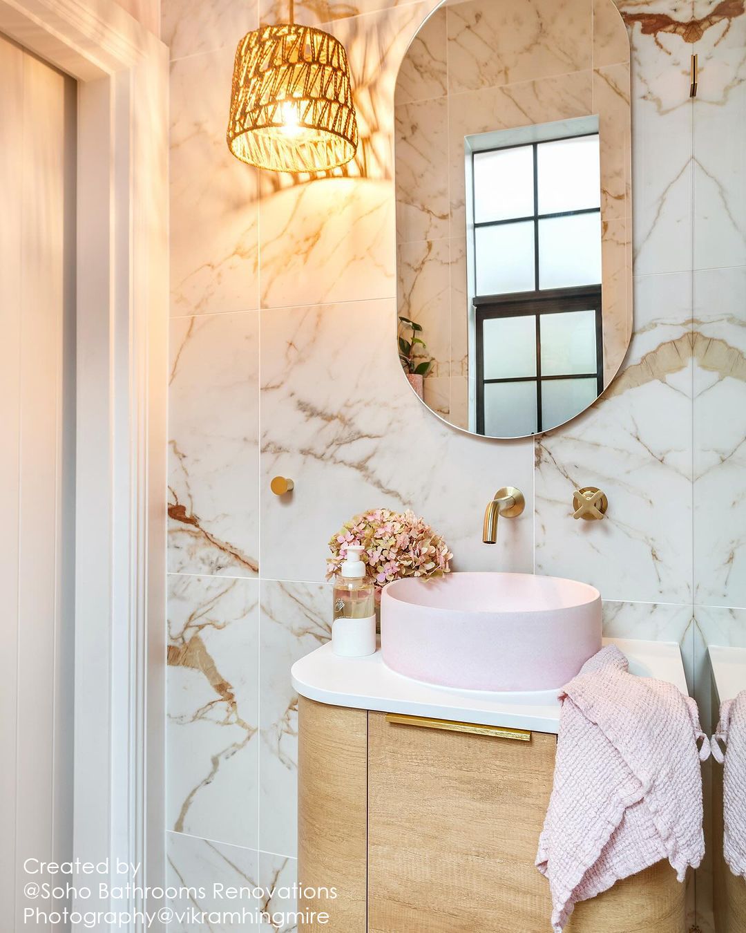 Bondi 600mm Natural Oak Wall Hung Curve Cabinet Only