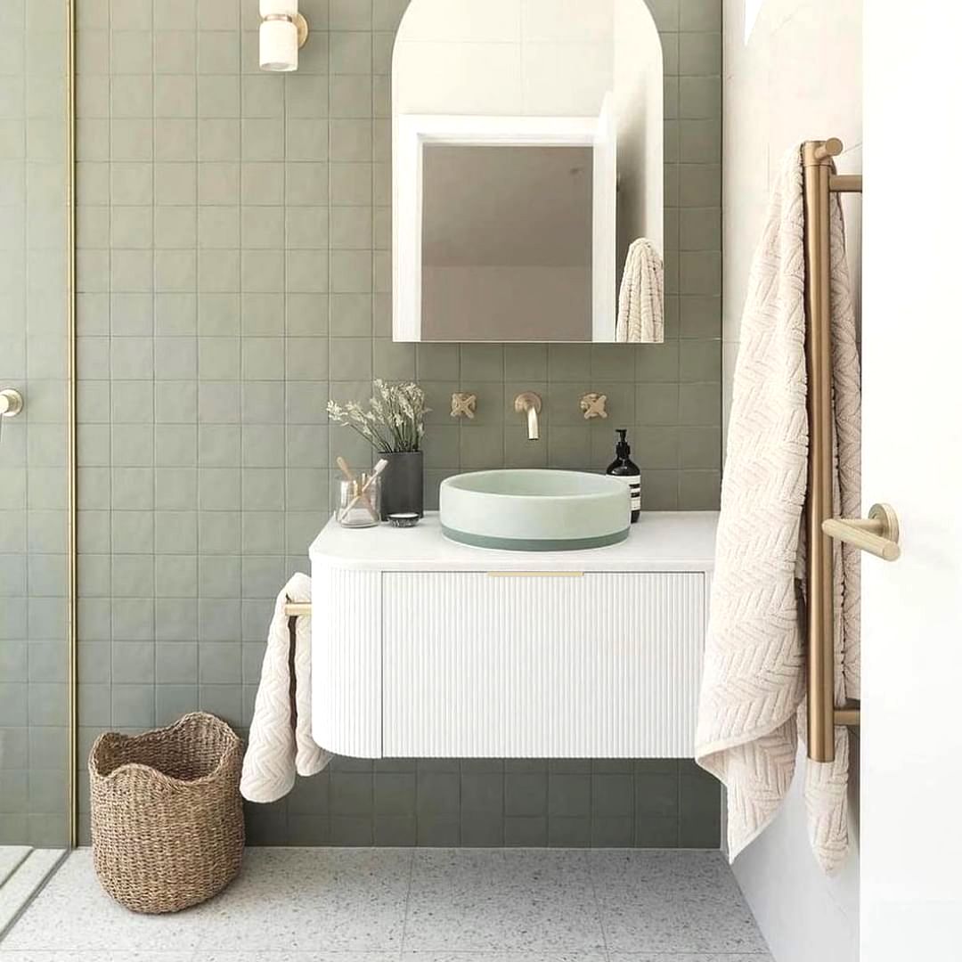 Bondi 900mm Satin White Fluted Wall Hung Curve Cabinet Only