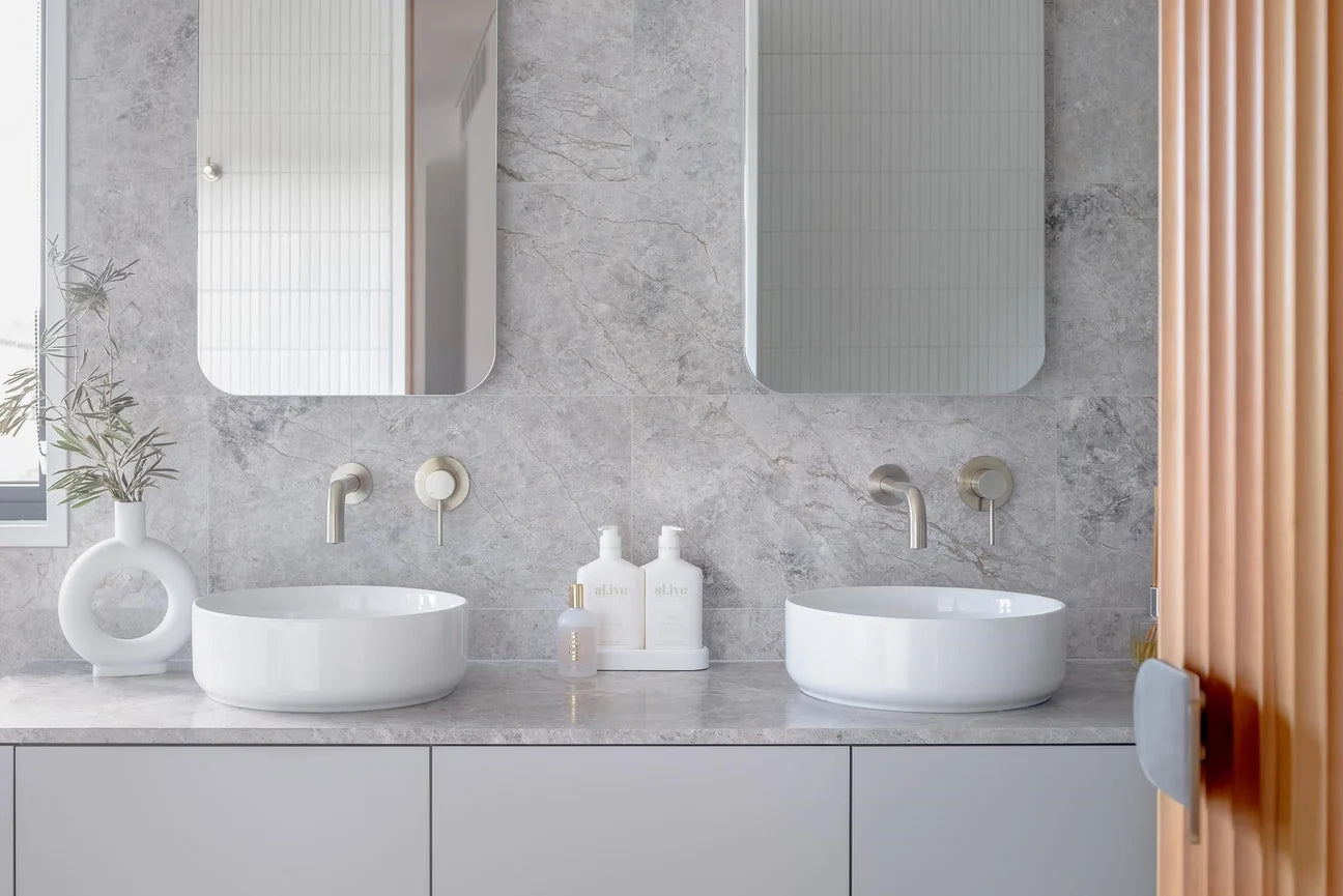 Meir Round Curved Spout