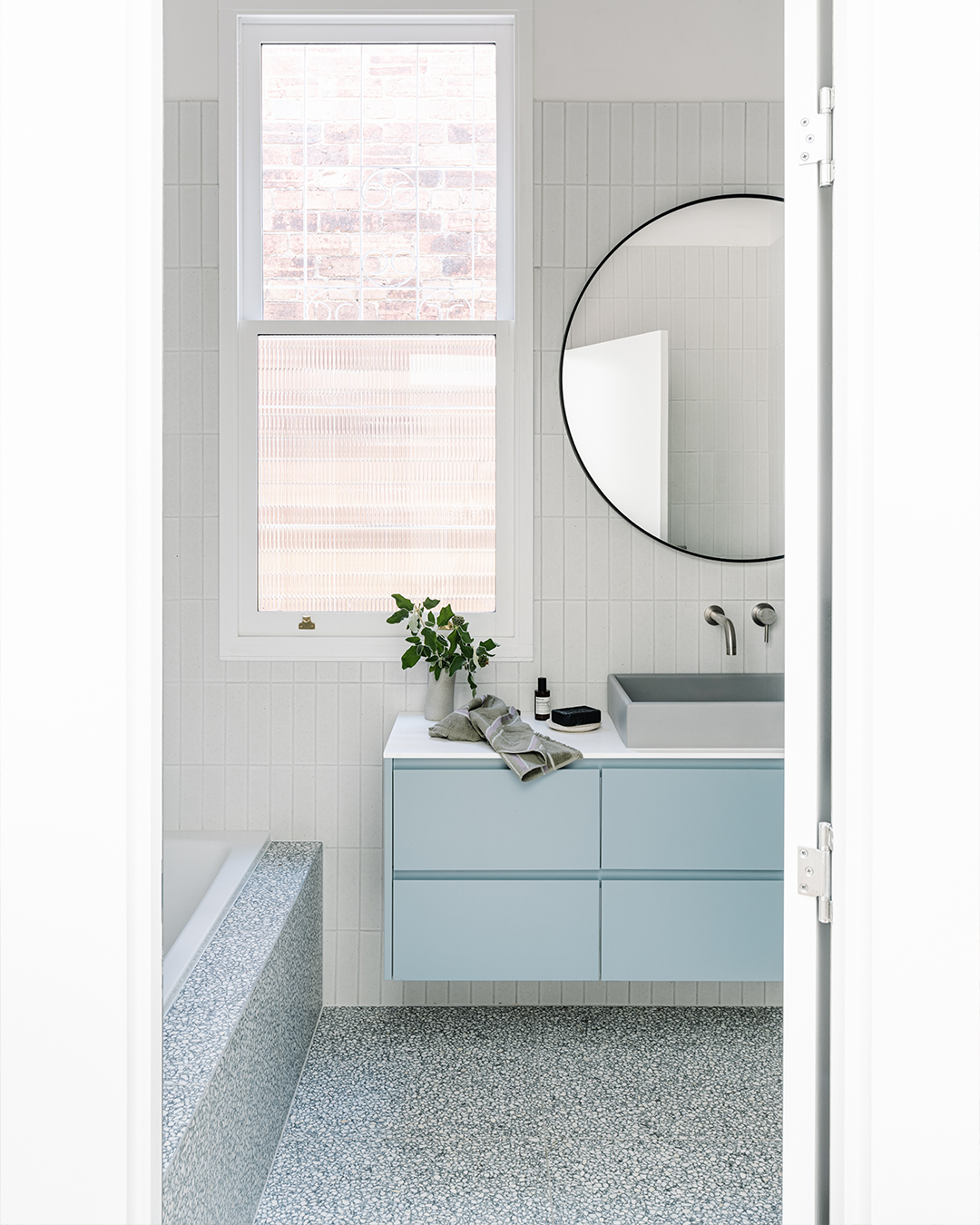 Box Basin - Sky Grey