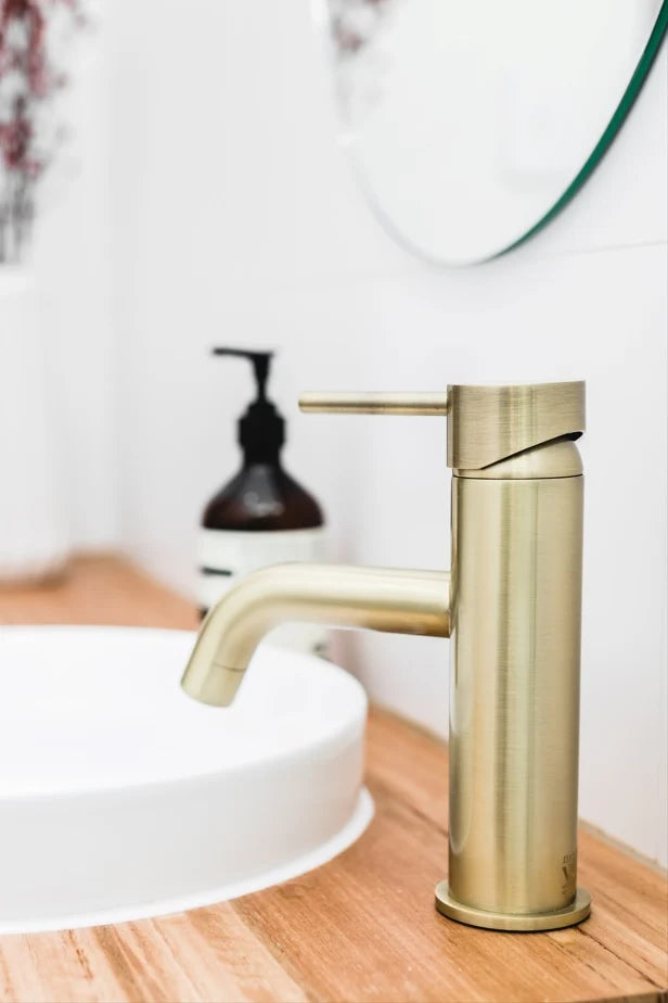Meir Round Basin Curved Mixer